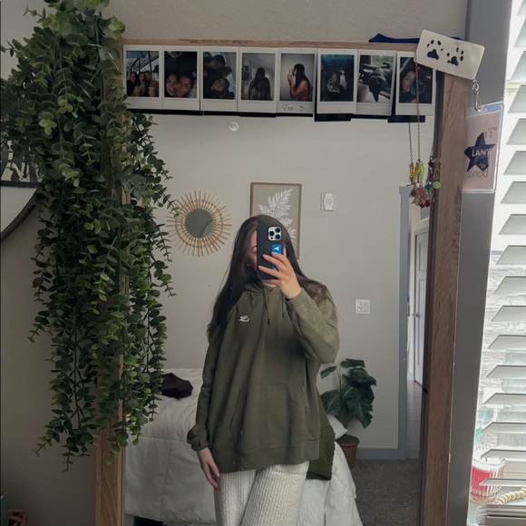 Green Nike sweatshirt - Picture 4 of 5